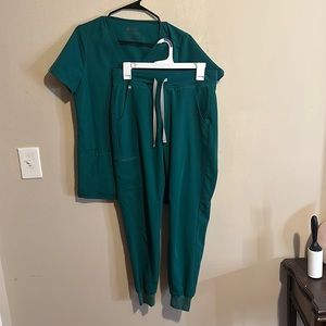 Figs Scrub Set: Technical Collection